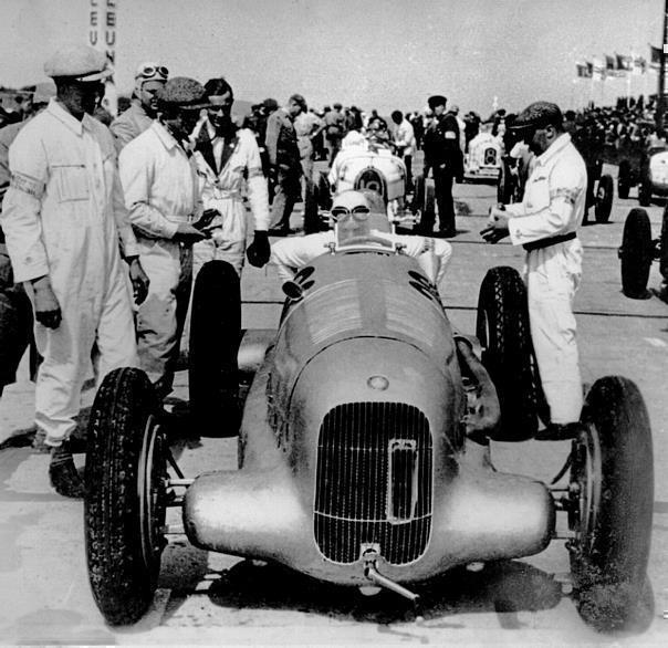 Mercedes-Benz Rennwagen Typ W 25 beim internationalen Eifelrennen auf dem Nürburgring, 1934.